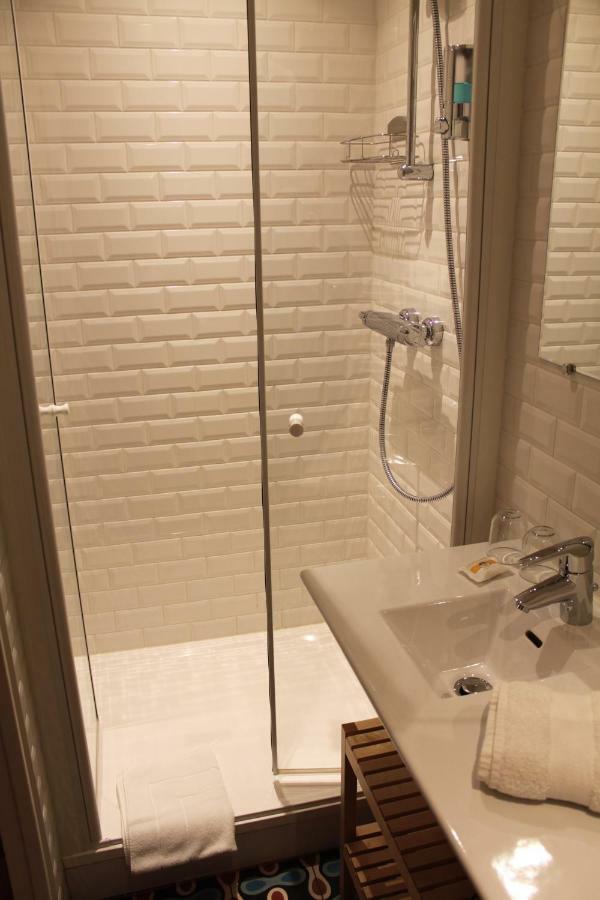 Les Toits De Paris Bed & Breakfast ภายนอก รูปภาพ