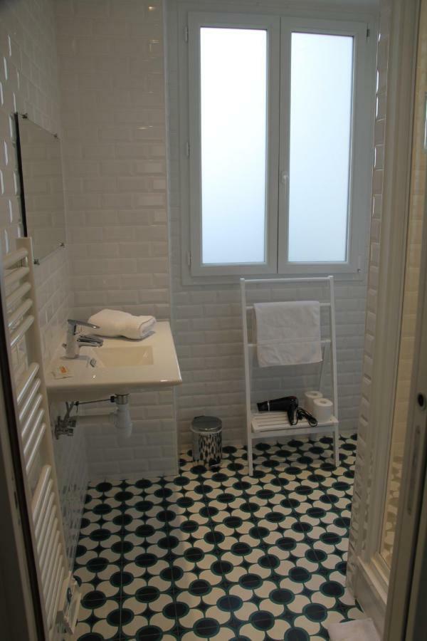 Les Toits De Paris Bed & Breakfast ภายนอก รูปภาพ