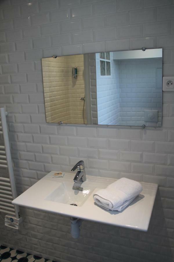 Les Toits De Paris Bed & Breakfast ภายนอก รูปภาพ
